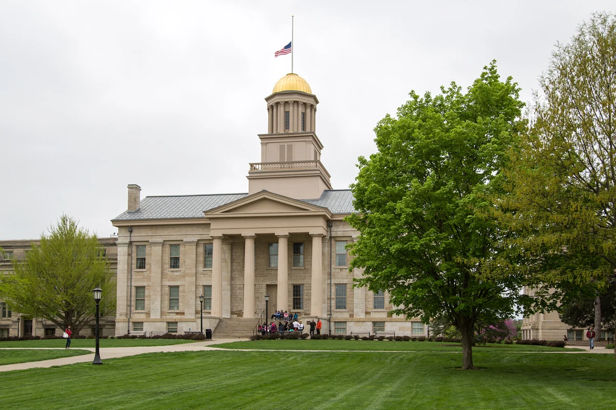 L’Old Capitol sur le campus de l’Université de l’Iowa, à Iowa City, au printemps.